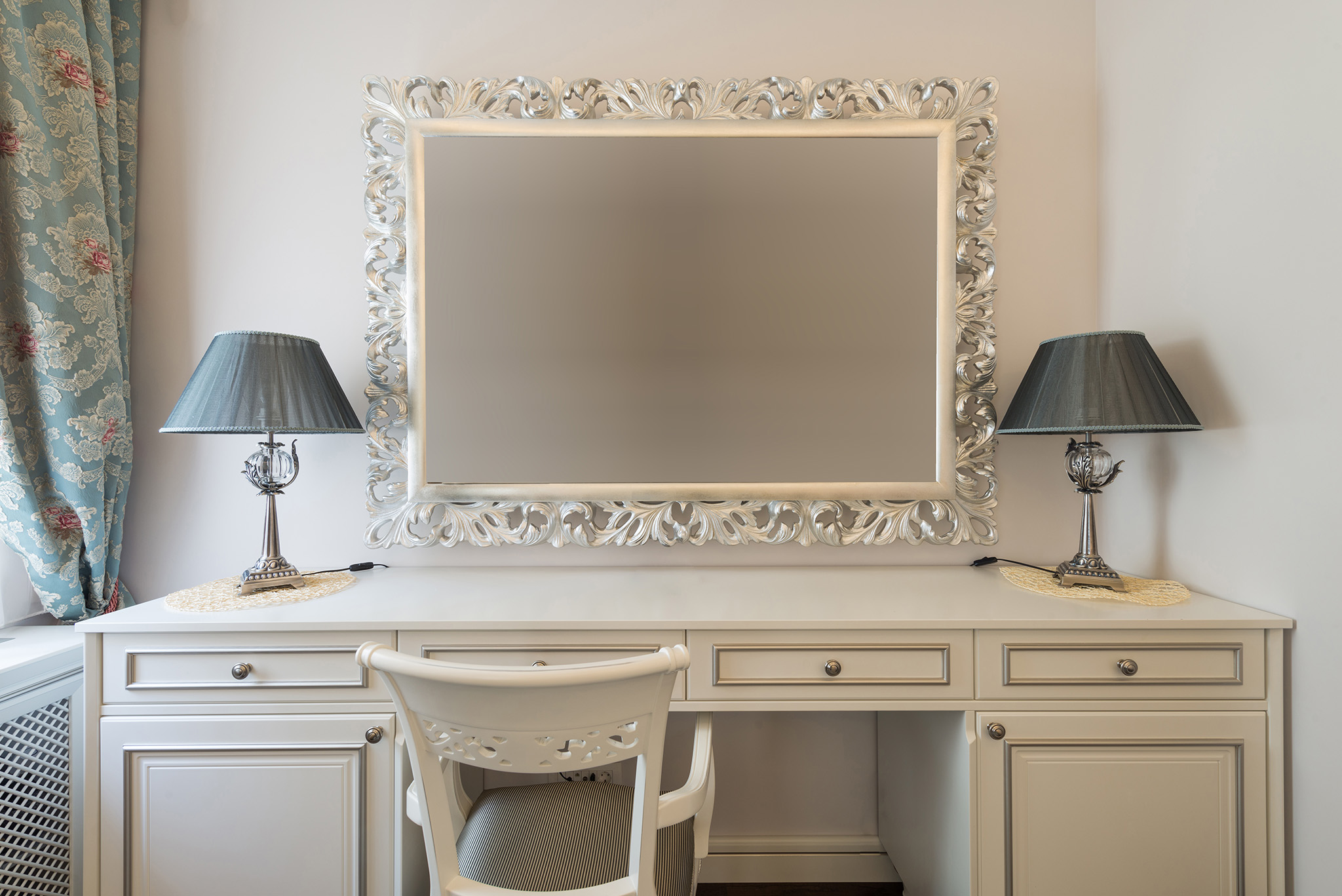 bedroom ideas for women, wall mirror, dressing table, vanity unit