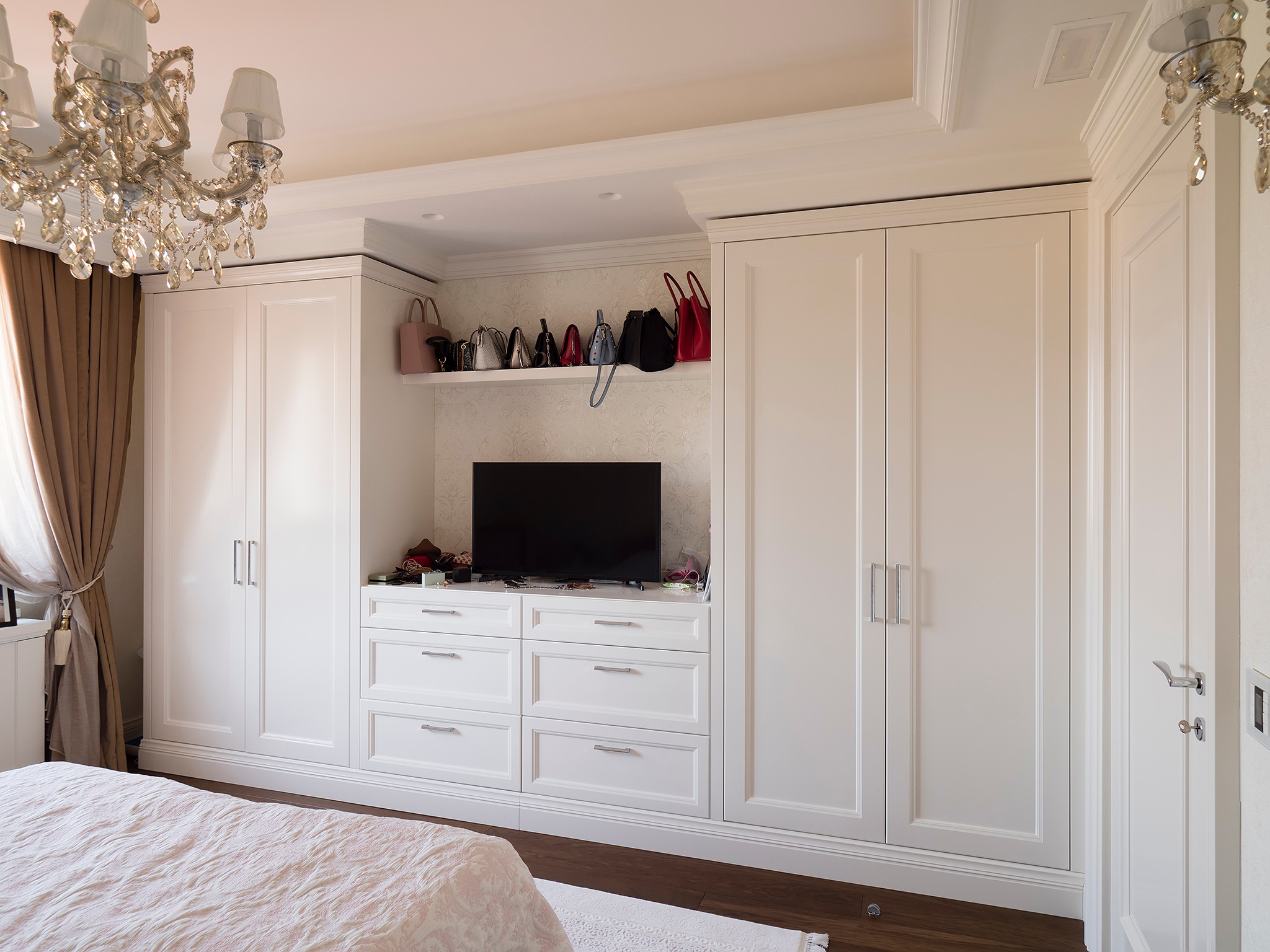 wardrobe with tv space, white wardrobe,fitted wardrobe
